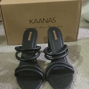 NWB Kaanas Black Strappy Heels 11